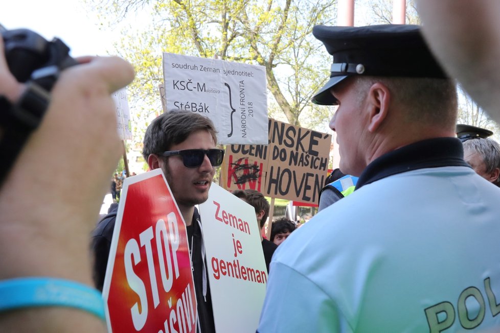 Protest proti sjezdu KSČM a prezidentovi Zemanovi v Nymburku (21.4.2018)