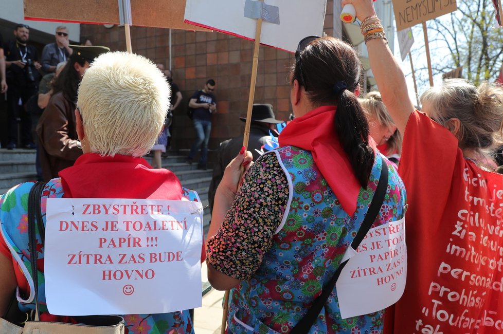 Protest proti sjezdu KSČM a prezidentu Zemanovi v Nymburku (21. 4. 2018)