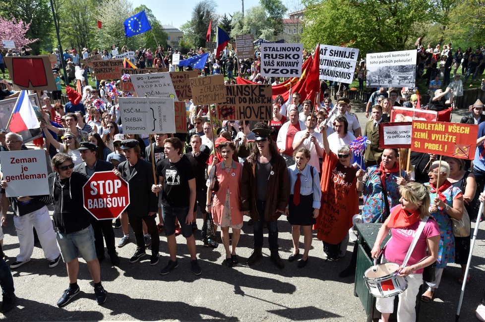 Protest proti sjezdu KSČM a prezidentovi Zemanovi v Nymburku (21.4.2018)