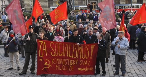 Foto z demonstrace na podporu komunistů