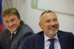 Krajské volby 2016: Místopředseda KSČM Jiří Dolejš a šéf poslanců KSČM Pavel Kováčik čekají na výsledky voleb