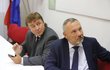 Krajské volby: Místopředseda KSČM Jiří Dolejš a šéf poslanců KSČM Pavel Kováčik čekají na výsledky voleb
