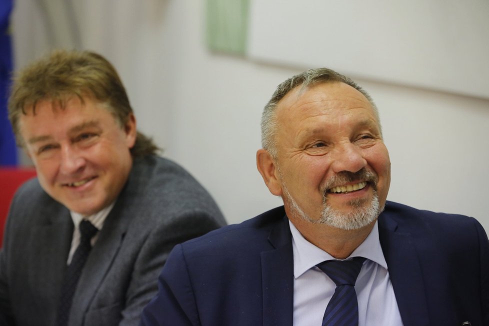 Pavel Kováčik (vlevo) kandiduje za KSČM v senátních volbách 2020 ve volebním obvodě číslo 54 - Znojmo.