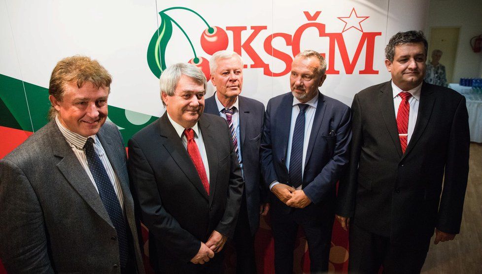 Silnější pozici Česka v EU chtějí komunisté. KSČM volá také po omezení unijní byrokracie.