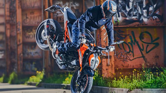 KTM uvádí na trh 125 Duke a 390 Duke v nové podobě