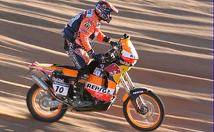 Na Dakaru zahynul motocyklista Andy Caldecott