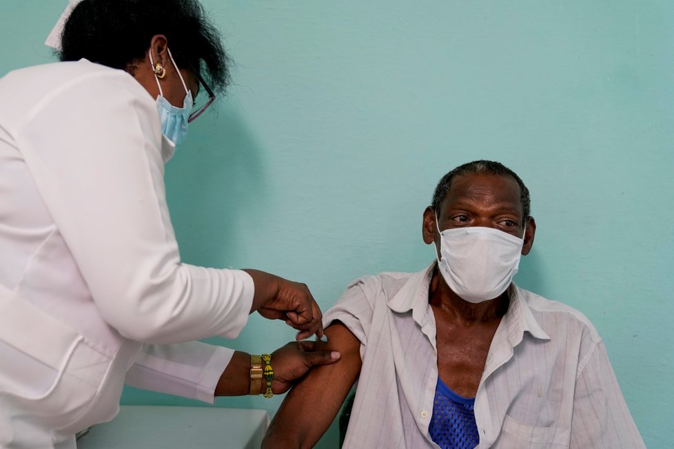 Očkování proti covidu na Kubě.