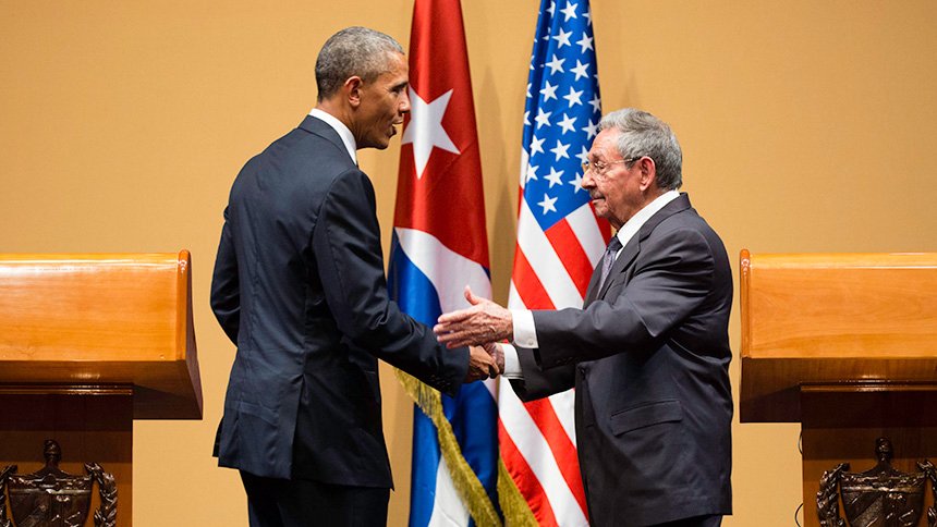 Barack Obama s Raúlem Castrem zlepšovali vztahy.