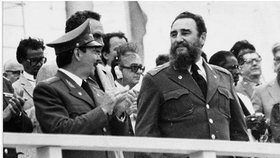 Raúl a Fidel Castro na druhém sjezdu PCC.