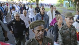 Tisíce Kubánců v ulicích Havany truchlí pro zemřelého vůdce Fidela Castra.