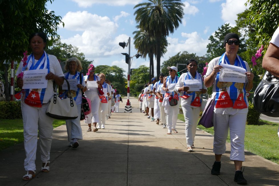 Představitelky opozičního hnutí na Kubě Dámy v bílém při protestu