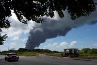 Sedm mrtvých a obří požár v Havaně: Při dobíjení vybouchla baterie elektromotorky