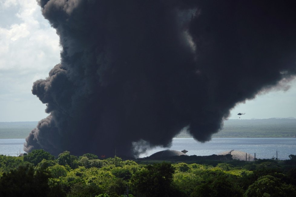 Požár ropného skladu na Kubě (6.8.2022)