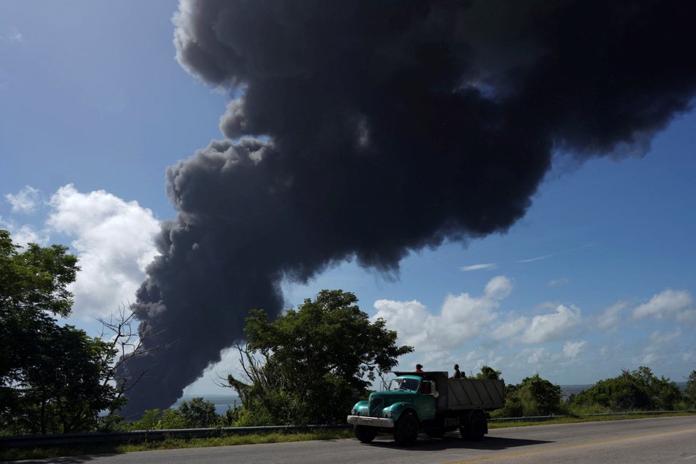 Požár ropného skladu na Kubě (6.8.2022)
