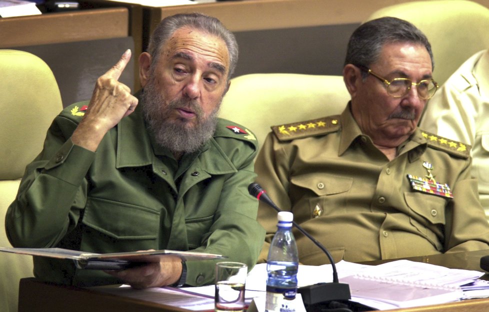 Bratři Castrovi, Fidel (vlevo), Raúl (vpravo).