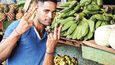 Ovocno-zeleninový trh v Havaně, za rohem od mého pronájmu. Spousta druhů banánů v různém stupni zralosti vévodila.