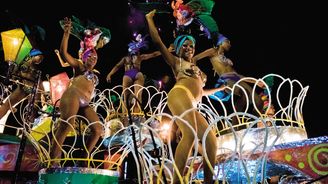 Exotické krásky a žhavý tanec: To je slavný kubánský karneval v Santiagu de Cuba