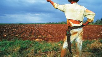 Na hlavě sombrero a v ústech doutník. To jsou kubánští „los vaqueros“ Na hlavě sombrero a v ústech doutník. To jsou kubánští „los vaqueros“