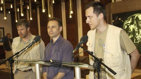 Reportér České televize Michal Kubal a kameraman Petr Klíma se po bezmála čtyřiceti dnech vrátili z Iráku.
