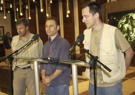 Reportér České televize Michal Kubal a kameraman Petr Klíma se po bezmála čtyřiceti dnech vrátili z Iráku.