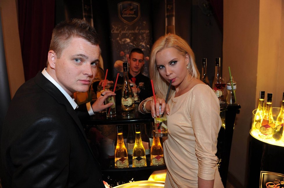 Kateřina Kristelová s Kazmou popíjeli drinky ze spišské hruškovice