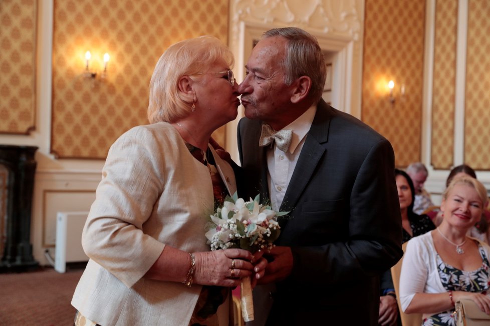 Senátor Jaroslav Kubera s manželkou Věrou po 50 letech obnovili manželský slib (15. 9. 2018)