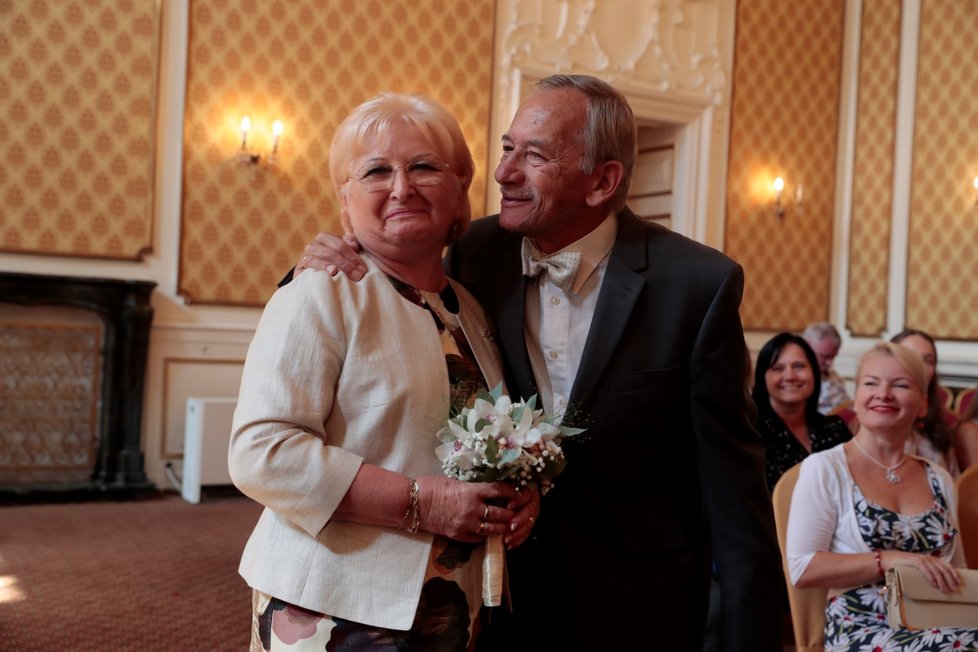 Senátor Jaroslav Kubera s manželkou Věrou po 50 letech obnovili manželský slib (15.9.2018).