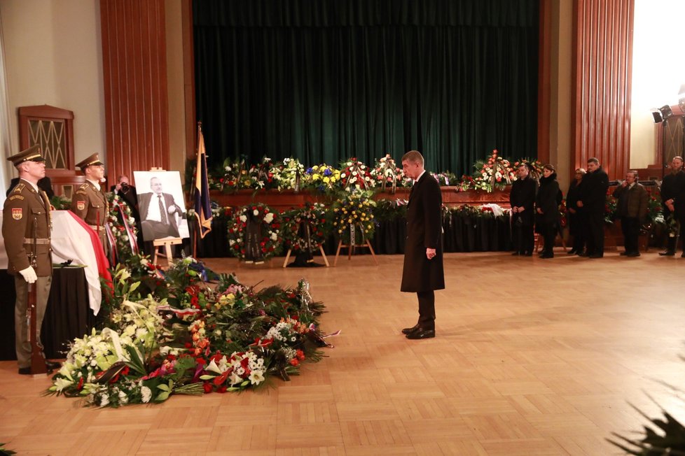 Na smuteční rozloučení s předsedou Senátu Jaroslavem Kuberou do Teplic dorazil i předseda vlády Andrej Babiš (ANO). 3. 2. 2020