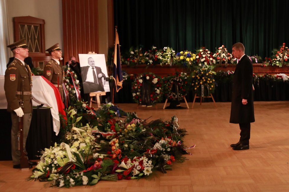 Na smuteční rozloučení s předsedou Senátu Jaroslavem Kuberou do Teplic dorazil i předseda vlády Andrej Babiš (ANO). (3. 2. 2020)