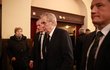 Sre svými spolupracovníky dorazil uctít památku předsedy Senátu Jaroslava Kubery i prezident republiky Miloš Zeman. (3. 2. 2020)