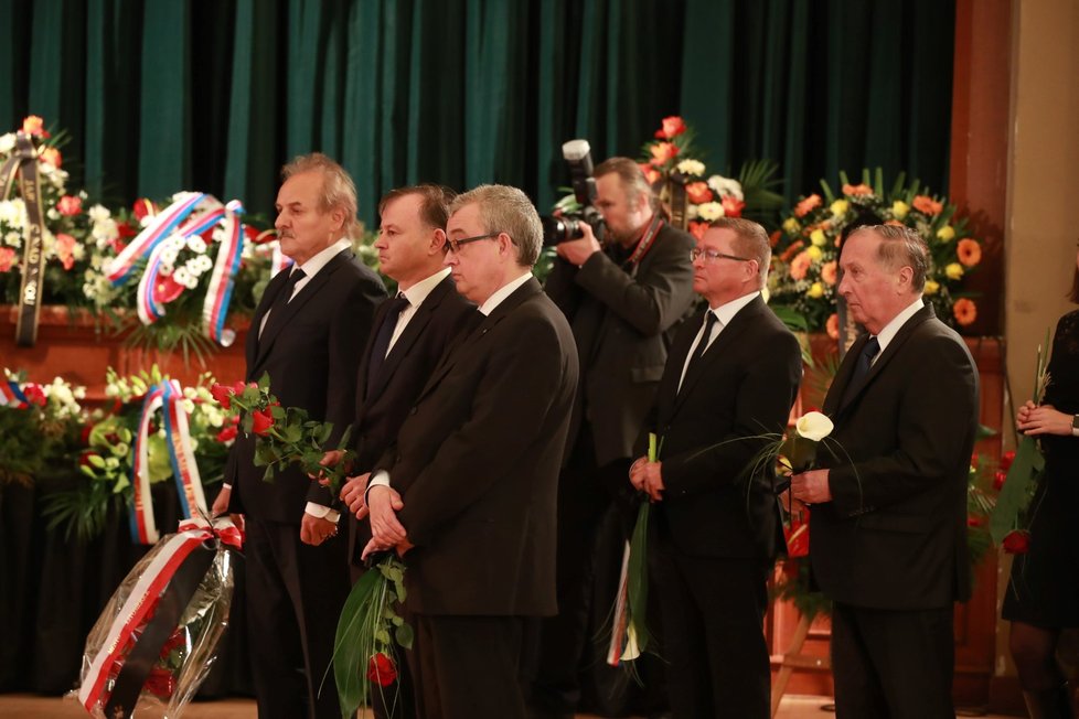 Smuteční hosté na posledním rozloučení se zesnulým předsedou Senátu Jaroslavem Kuberou (ODS) (3. 2. 2020)