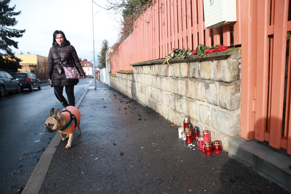 Poslední rozloučení se zesnulým předsedou Senátu Jaroslavem Kuberou (ODS).