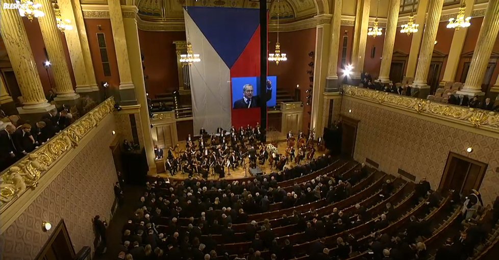Pietní shromáždění k uctění památky zesnulého šéfa Senátu Jaroslava Kubery v pražském Rudolfinu