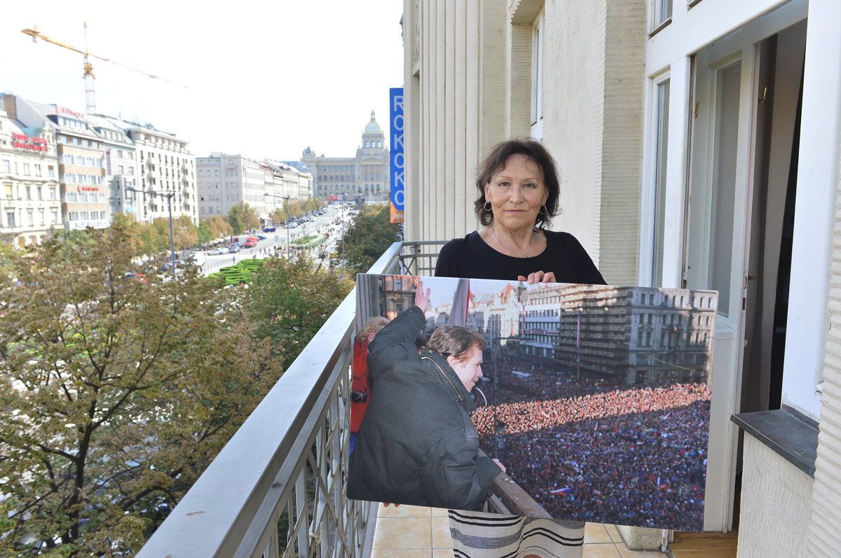 Marta Kubišová v balkonu Melantrichu