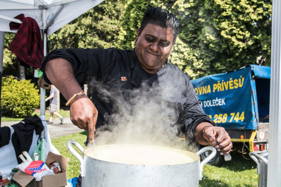 Wasantha Indika ve své rodné Srí Lance provozoval dlouhá léta vlastní restauraci. Proto sám nejlépe ví, jak připravit poctivé autentické srílanské jídlo.