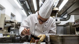 Restaurace čelí nedostatku zaměstnanců, mohly by vařit jen několik dní v týdnu