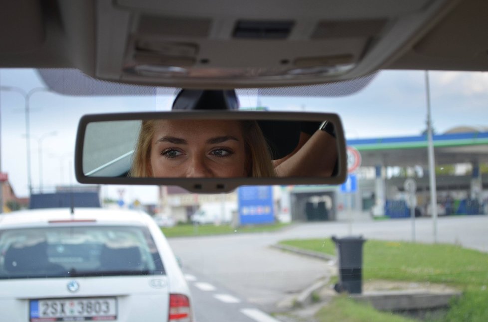 Kuchařová vozila důchodce po Krumlově za symbolickou cenu 10 Kč.