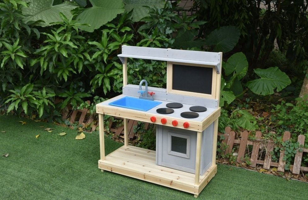 Kuchyňka pro děti se hodí do bytu i na zahradu.