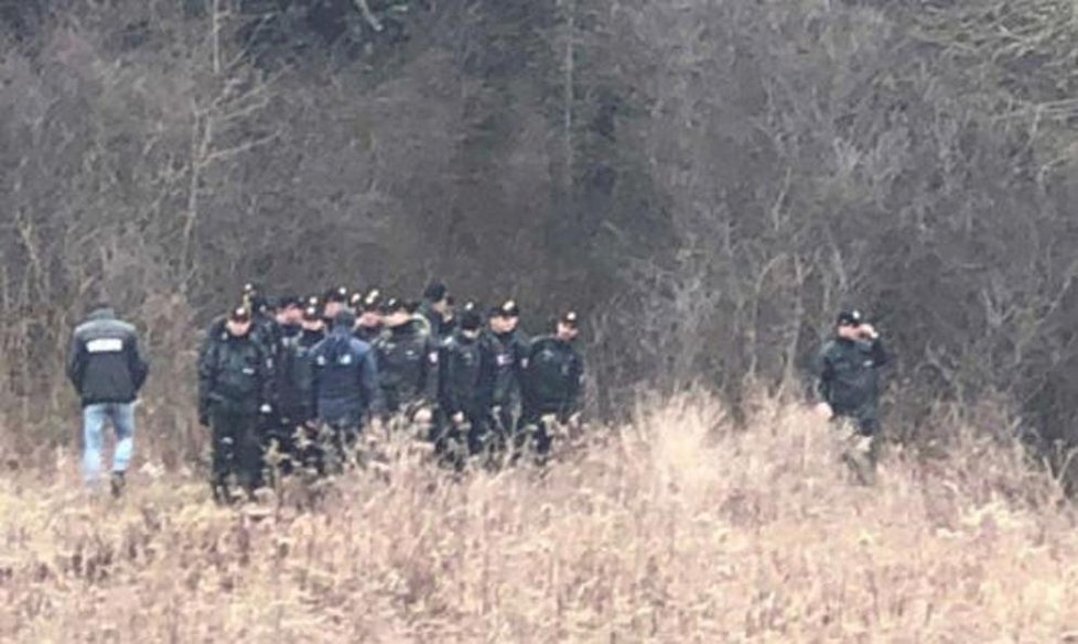 Měsíc po vraždě Kuciaka a jeho snoubenky Martiny (oba †27) policisté znovu prohledali les za domem páru.