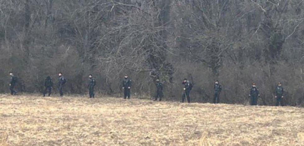 Měsíc po vraždě Kuciaka a jeho snoubenky Martiny (oba †27) policisté znovu prohledali les za domem páru.