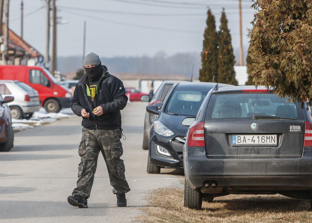 Na místě, kde byl zavražděný slovenský novinář Ján Kuciak s přítelkyní