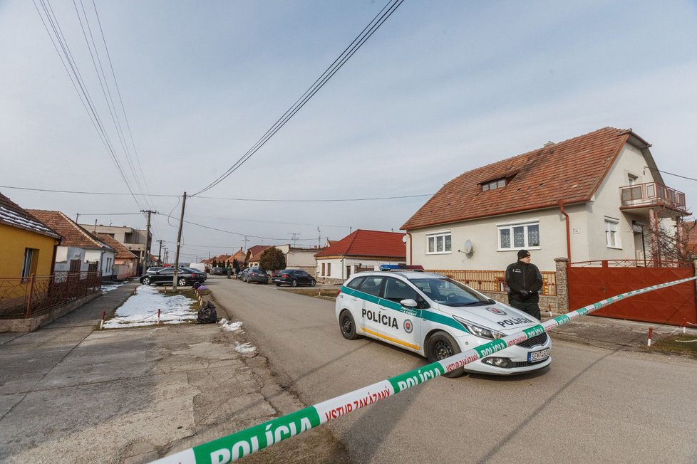 Na místě, kde byl zavražděný slovenský novinář Ján Kuciak s přítelkyní