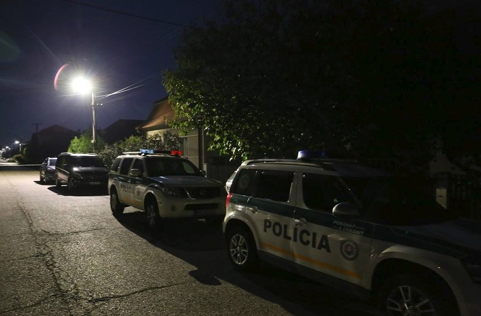 Záběry z policejního zátahu v jihoslovenské obci Kolárovo. Vyšetřovatelé zatkli 8 osob podezřelých z Kuciakovy vraždy, (27. 09. 2018).