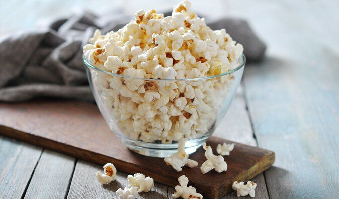 Popcorn, grilovaná kukuřice a další podoby oblíbené zeleniny. Jak je připravit zdravě a v pohodlí domova?
