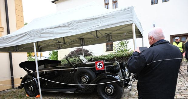 Ládví si připomíná operaci Anthropoid: K vidění je mercedes, se kterým jel Heydrich na poslední cestu