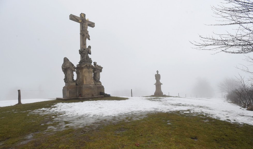 Vláda rozhodla o zapsání křížové cesty v obci Ruda v Moravskoslezském kraji na seznam národních kulturních památek. Na snímku je vrchol Křížového vrchu, ke kterému křížová cesta se 14 zastaveními vede.