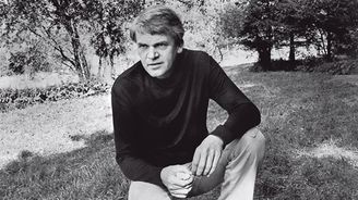Nesnesitelná lehkost bytí: Román, za který Milan Kundera ve své vlasti zaplatil nepochopením