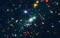 Na nové fotce kupy galaxií SMACS 0723 je vidět i gravitační zakřivení světla ze vzdálených galaxií