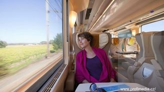 České dráhy zavedly kupé vyhrazené pouze pro ženy. Není to diskriminace? Byla by romská kupé také v pořádku?