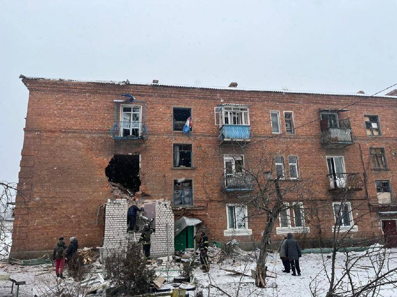Kupjansk nedaleko fronty v Charkovské oblasti je pořád bombardován. Smrtelné následky měl zásah obytného domu 18. ledna 2024.